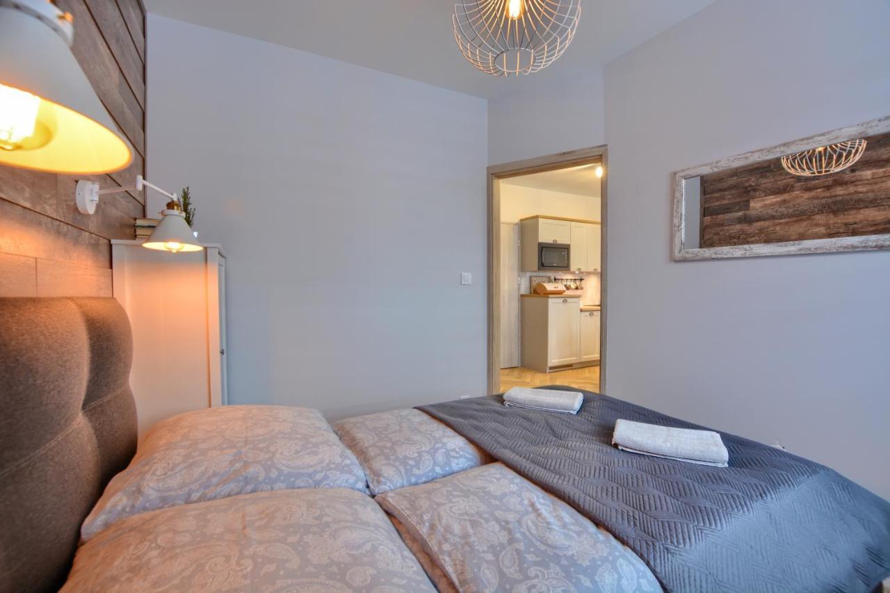 Retro Bieszczady Apartment Ustrzyki Dolne Bagian luar foto